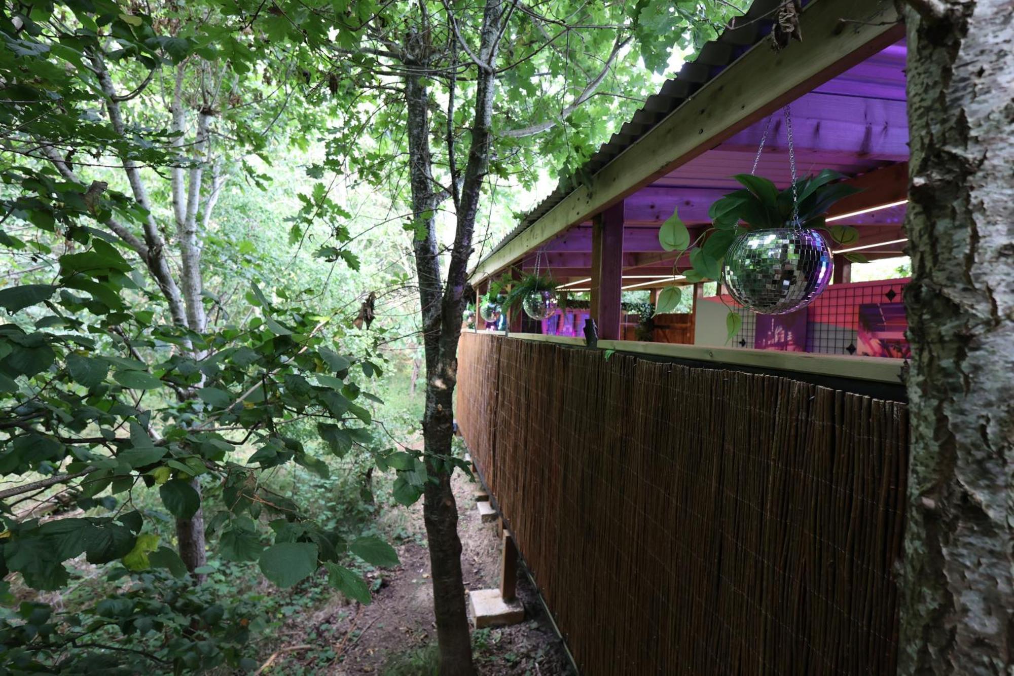 Апартаменты Ammonite Glamping Pod & Hot Tub Hungerton Экстерьер фото